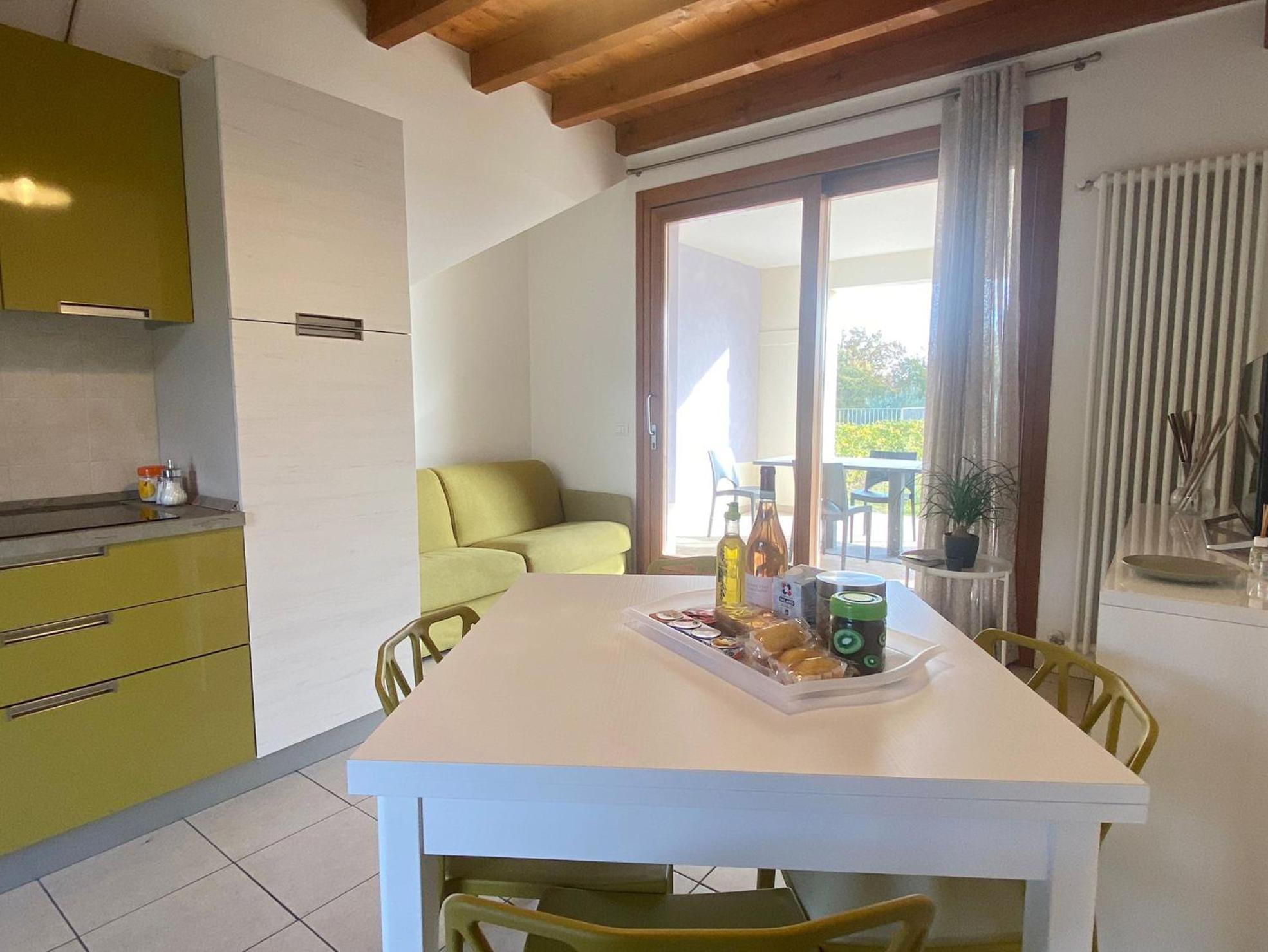 The Flowers - Apartments With Private Garden In Residence With Pool مانربا ديل جاردا المظهر الخارجي الصورة