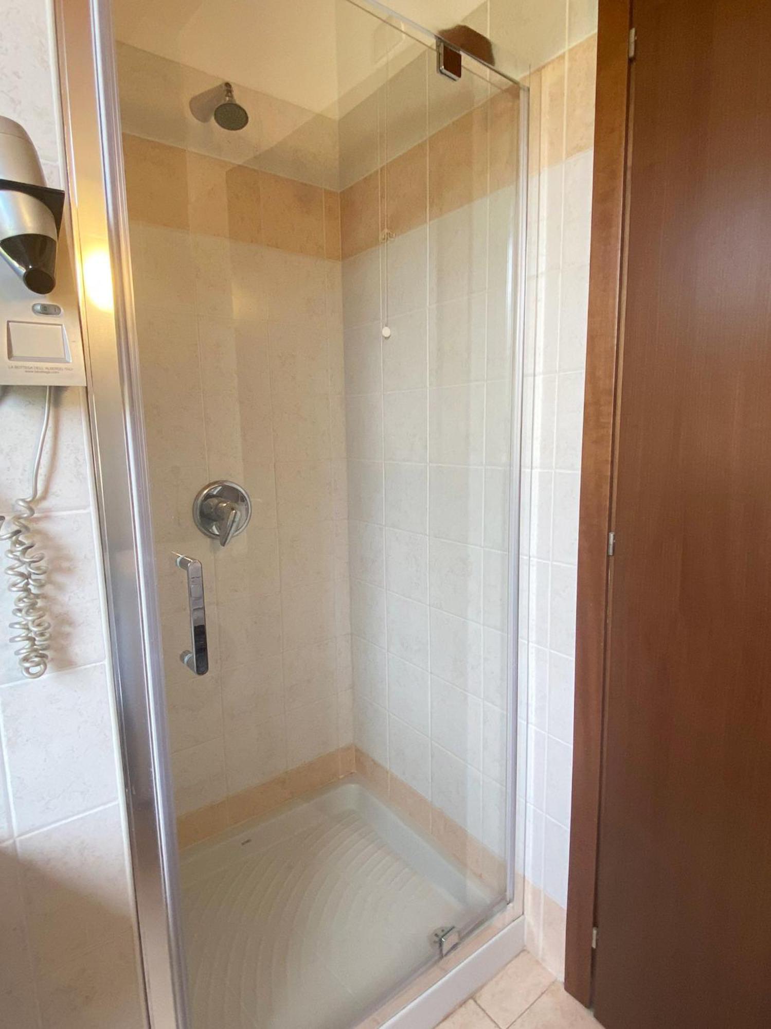 The Flowers - Apartments With Private Garden In Residence With Pool مانربا ديل جاردا المظهر الخارجي الصورة
