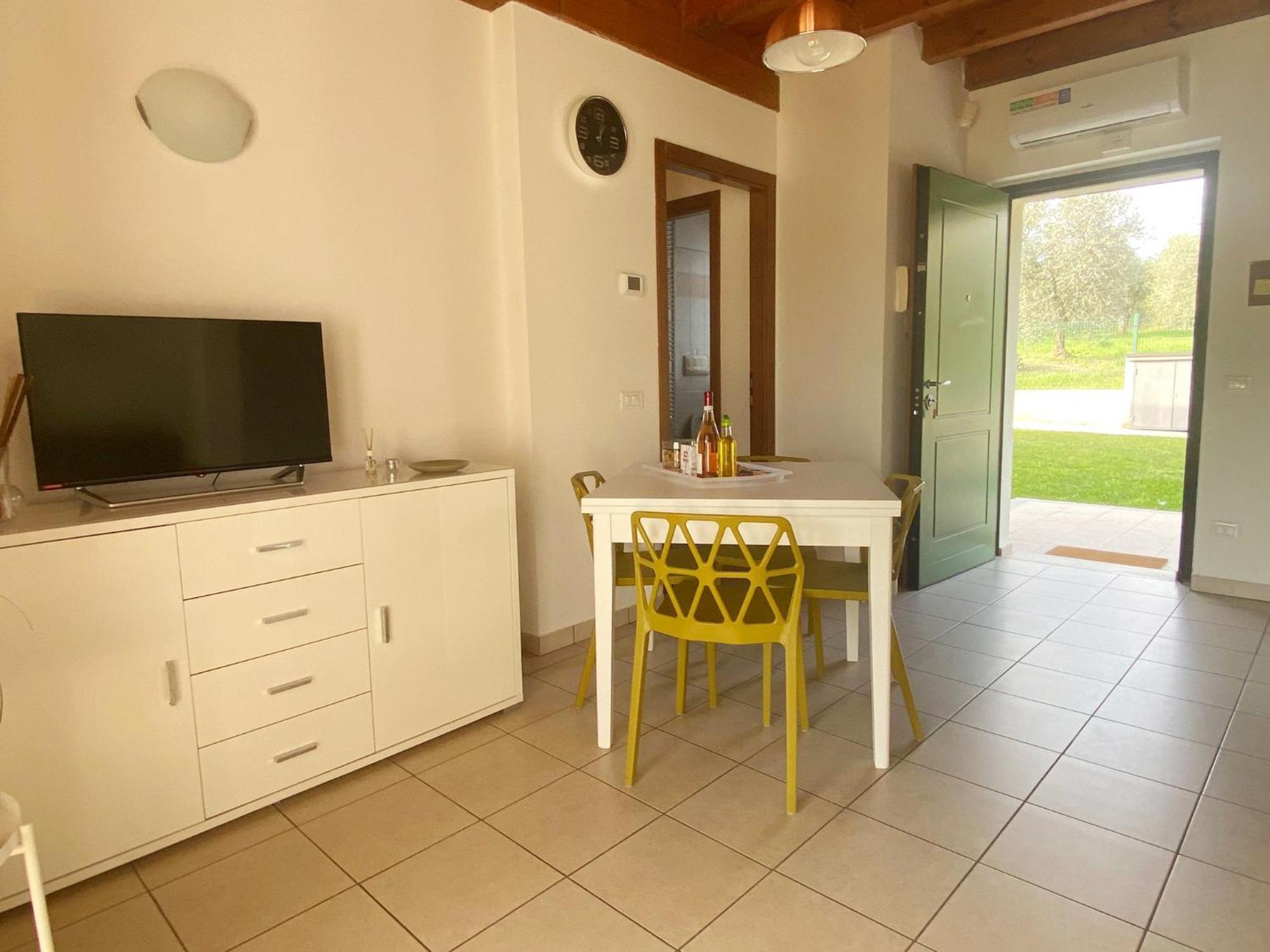 The Flowers - Apartments With Private Garden In Residence With Pool مانربا ديل جاردا المظهر الخارجي الصورة