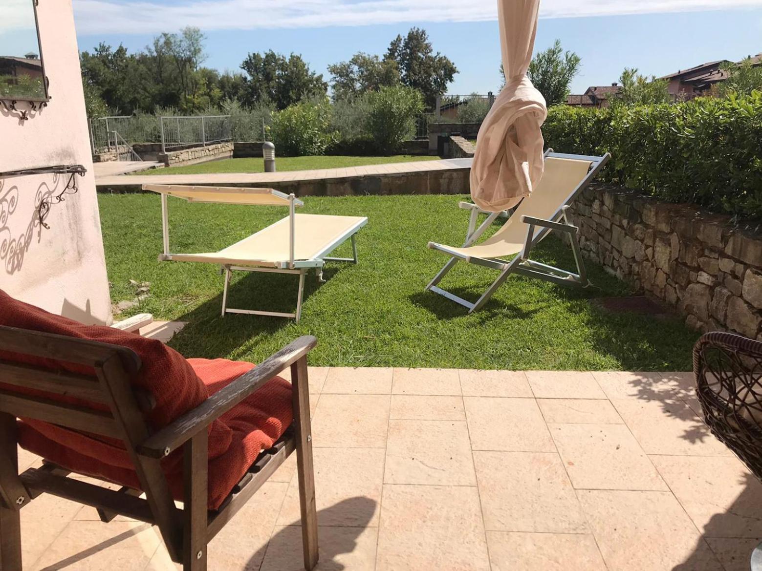 The Flowers - Apartments With Private Garden In Residence With Pool مانربا ديل جاردا المظهر الخارجي الصورة